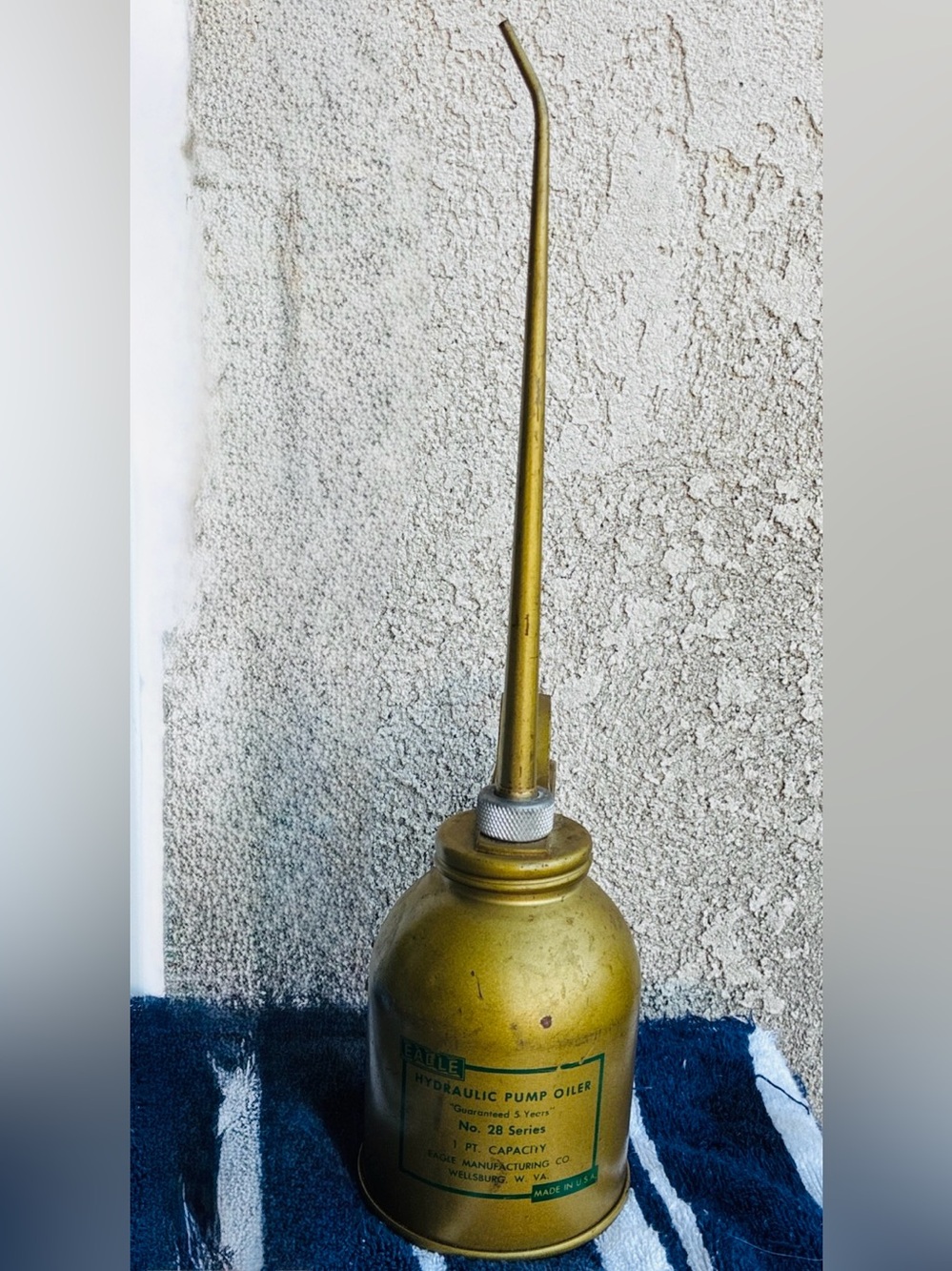 Vintage Brass Eagle Can Thumb Trigger Hydraulic Pump Oiler Spout 28 Series